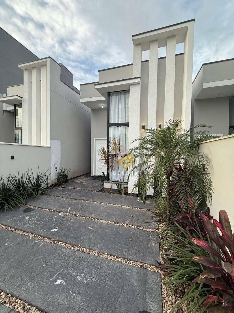 Casa à venda com 2 quartos, 67m² - Foto 2