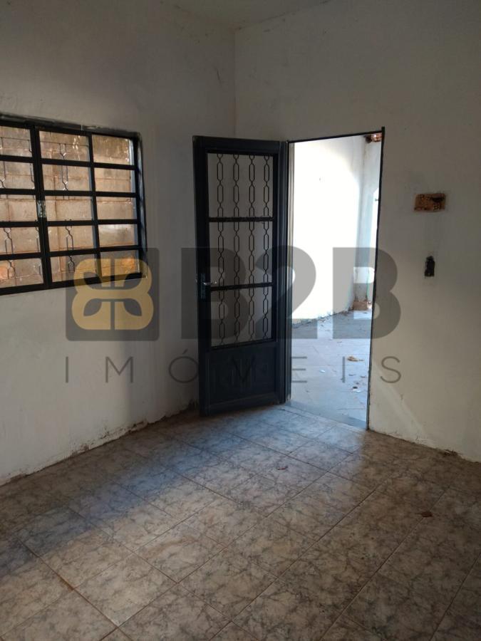 Casa à venda com 2 quartos, 125m² - Foto 1