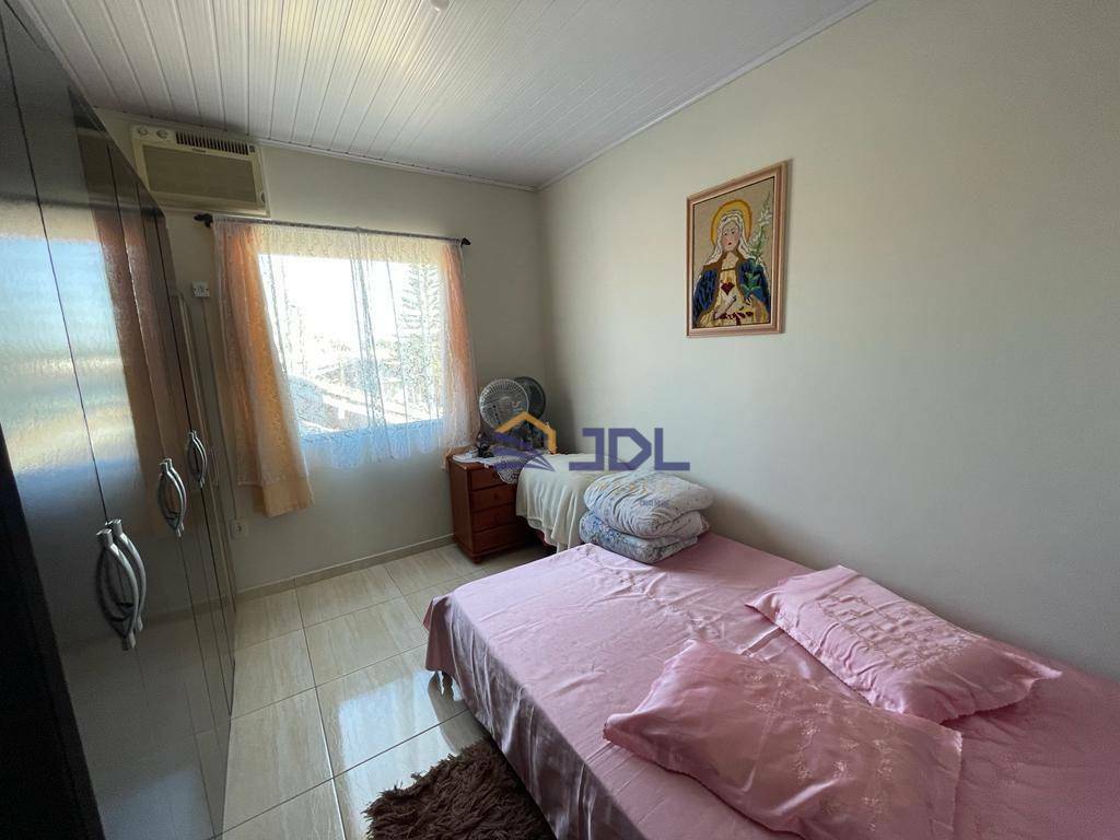 Casa à venda com 5 quartos, 200m² - Foto 10