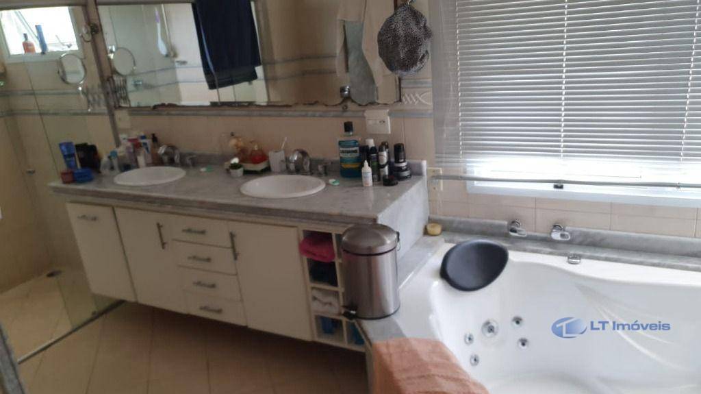 Casa de Condomínio à venda com 4 quartos, 384m² - Foto 18