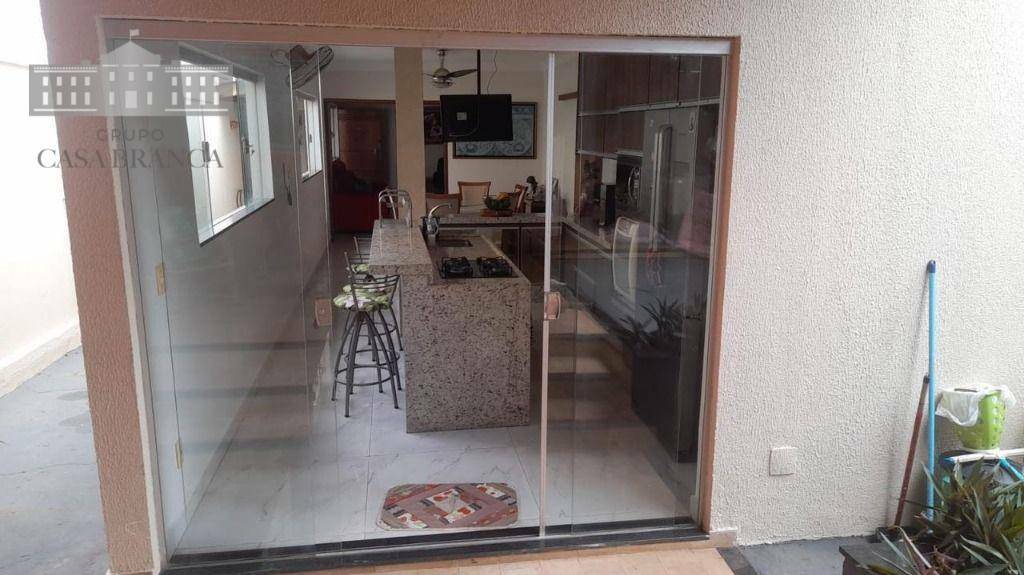 Casa à venda com 4 quartos, 241m² - Foto 10