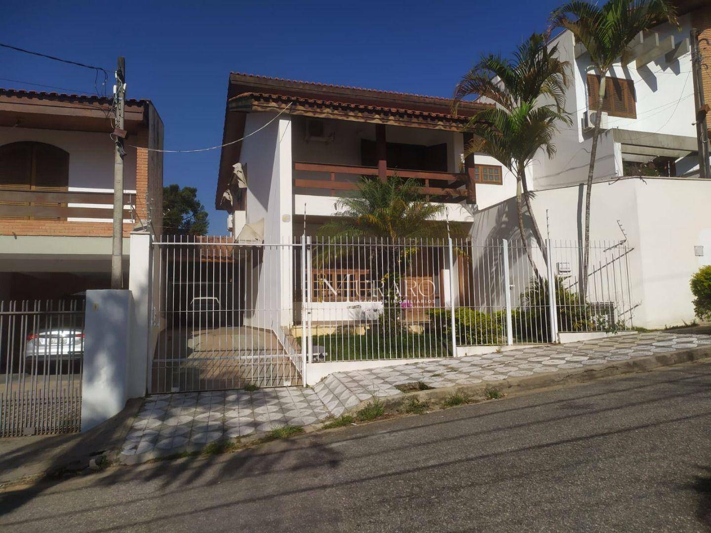 Casa à venda com 3 quartos, 290m² - Foto 2