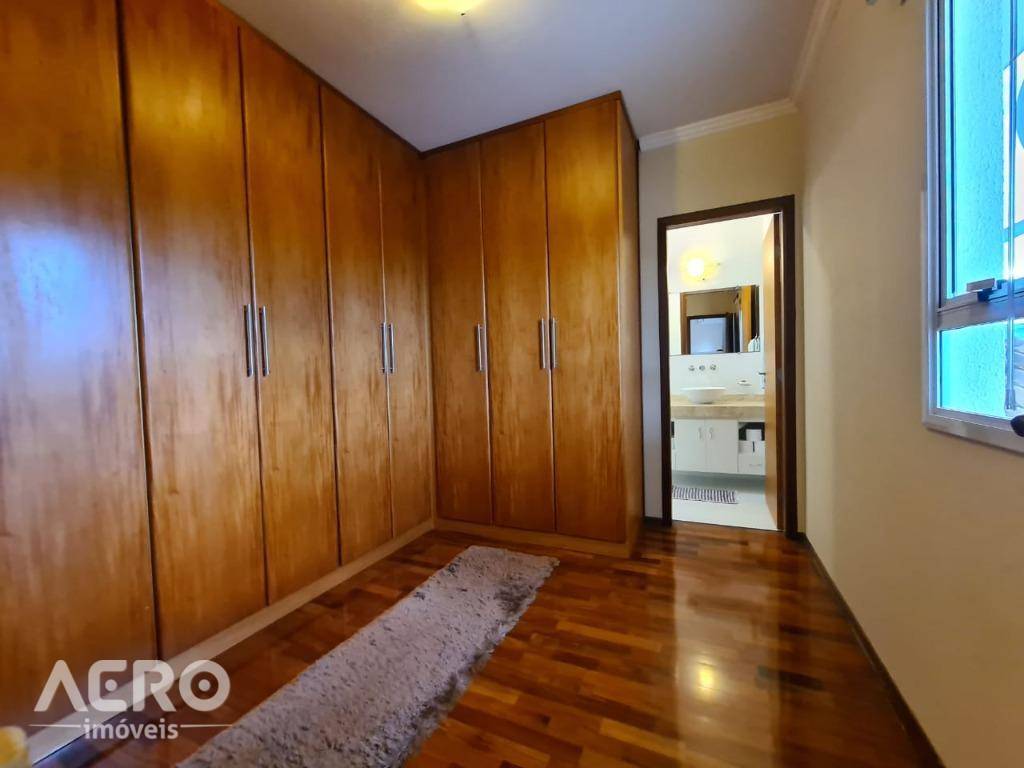 Casa à venda com 3 quartos, 275m² - Foto 35