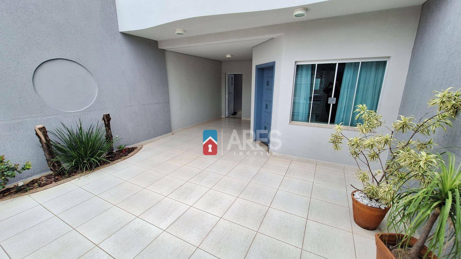 Casa à venda com 3 quartos, 167m² - Foto 1