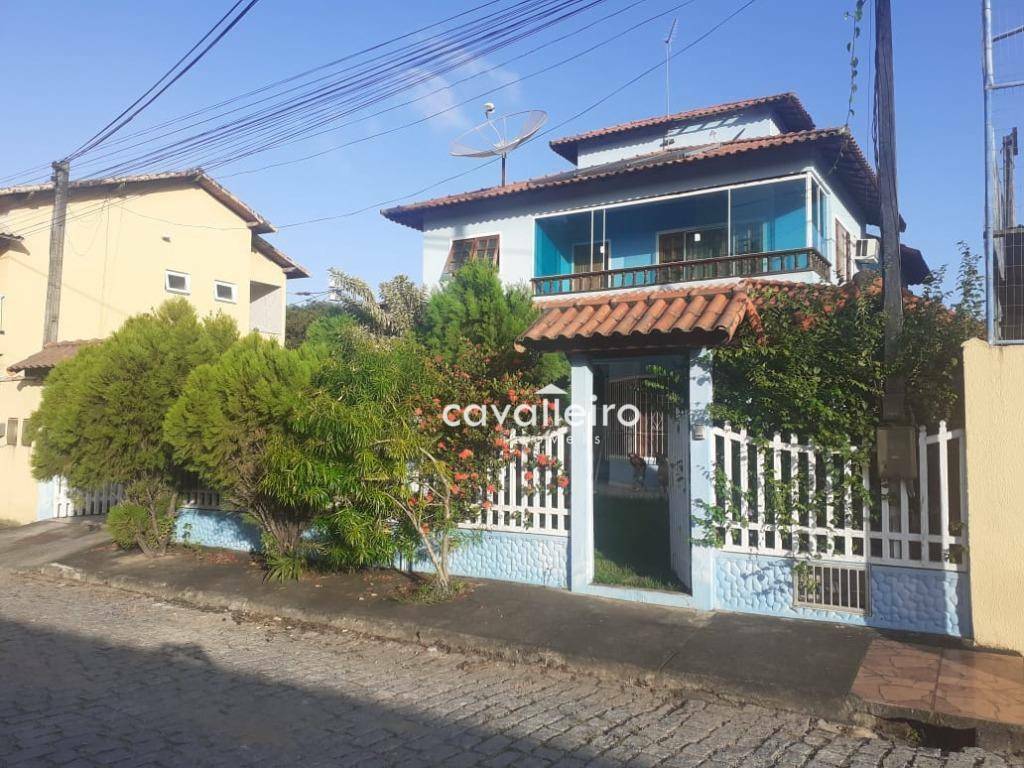 Casa de Condomínio à venda com 3 quartos, 240m² - Foto 1