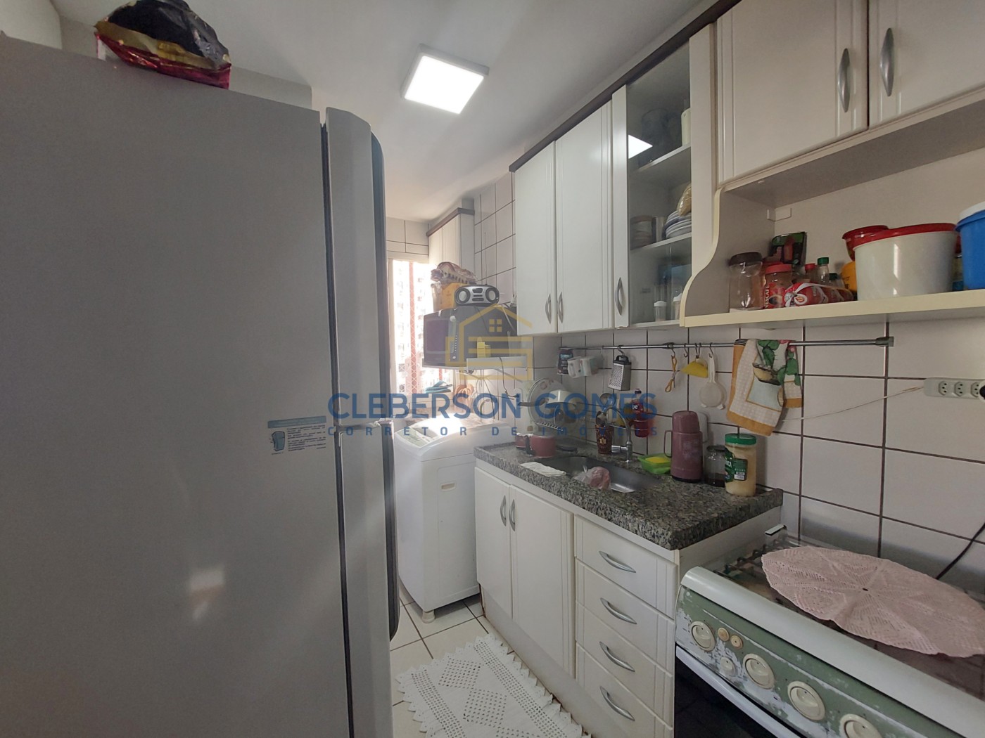Apartamento à venda com 2 quartos, 70m² - Foto 2