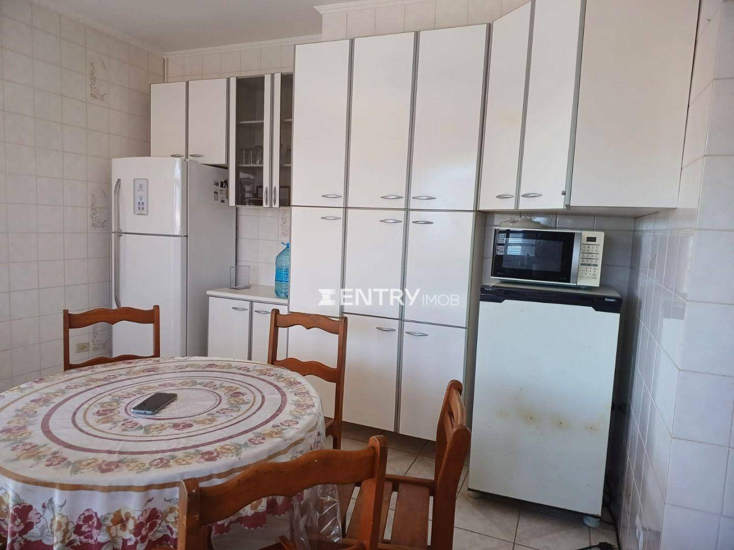 Casa de Condomínio para alugar com 3 quartos, 380m² - Foto 29