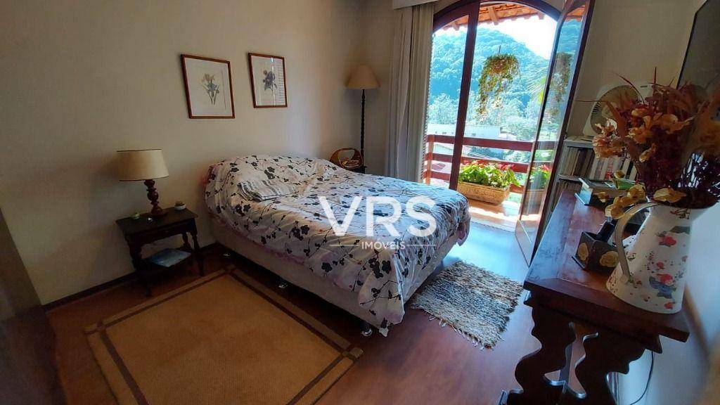 Casa à venda com 5 quartos, 271m² - Foto 17