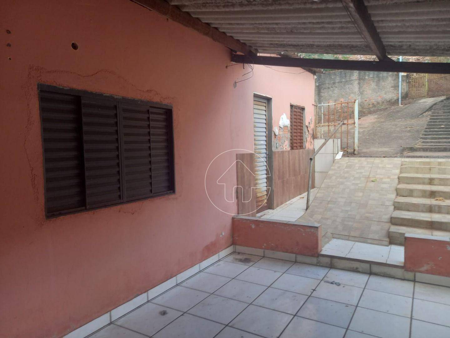 Casa à venda com 4 quartos, 100m² - Foto 2