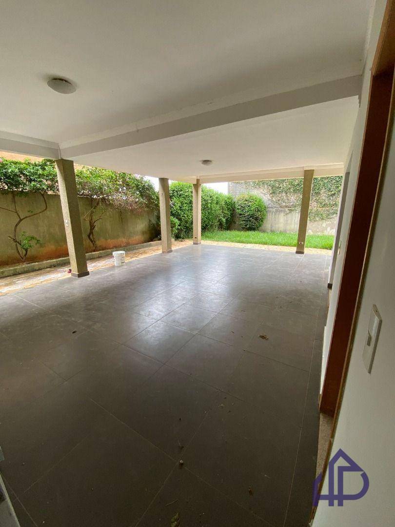 Casa para alugar com 3 quartos, 248m² - Foto 17