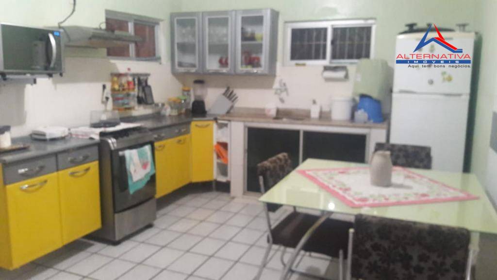 Casa à venda com 2 quartos, 180m² - Foto 3