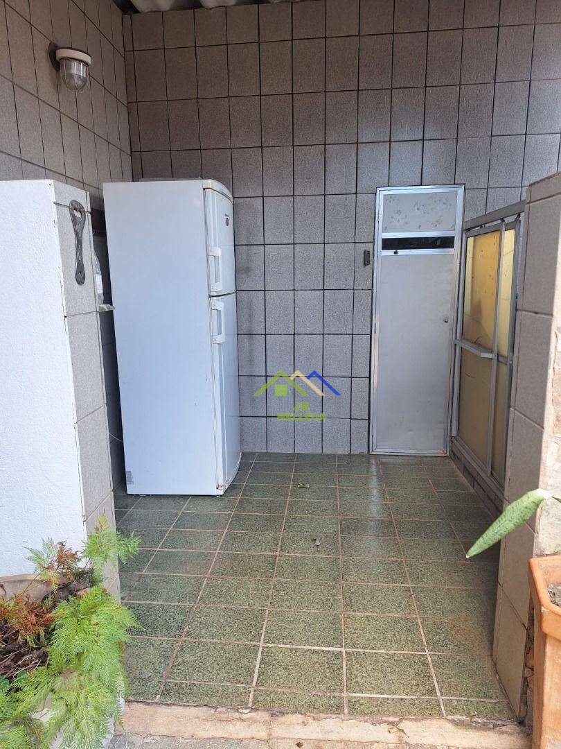 Sobrado à venda com 4 quartos, 396m² - Foto 2