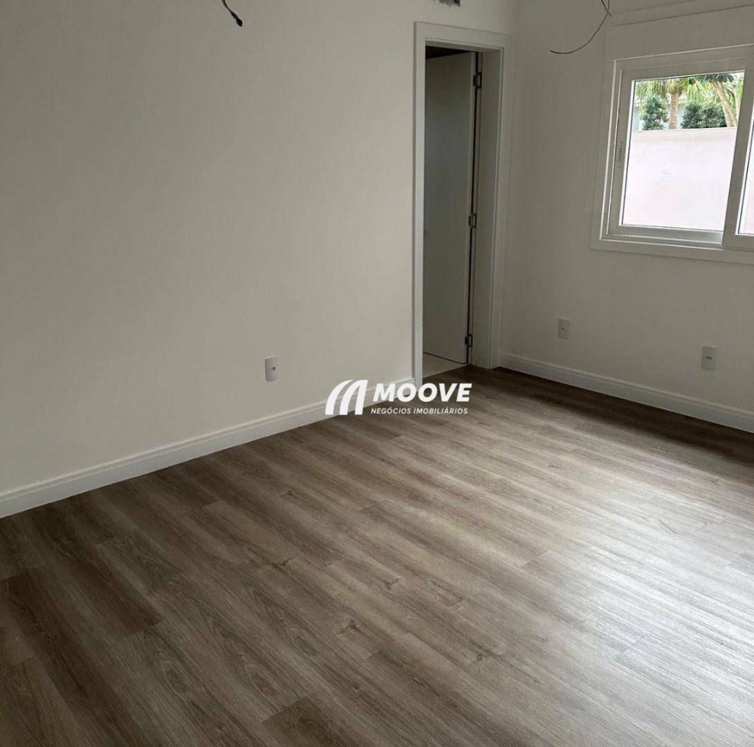 Casa de Condomínio à venda com 3 quartos, 219m² - Foto 4