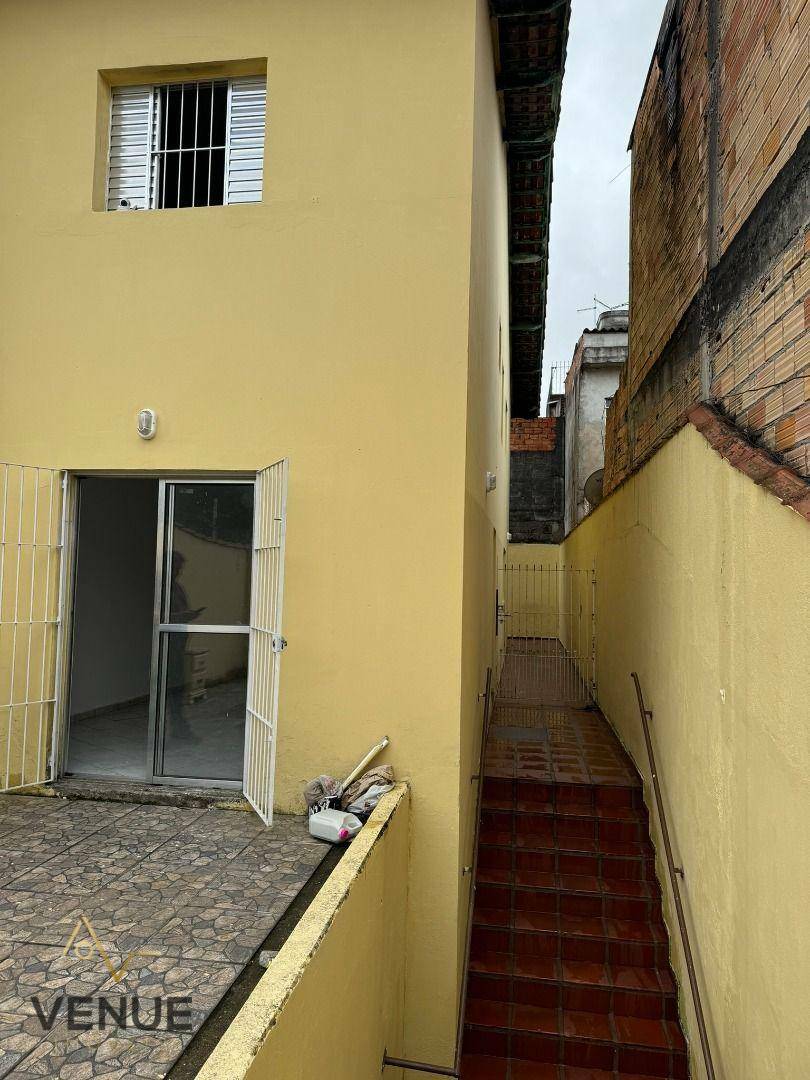 Sobrado à venda com 3 quartos, 214m² - Foto 1