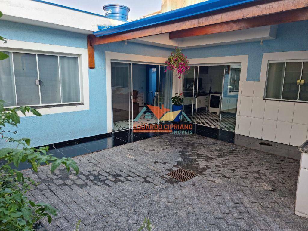 Casa à venda com 4 quartos, 200m² - Foto 2