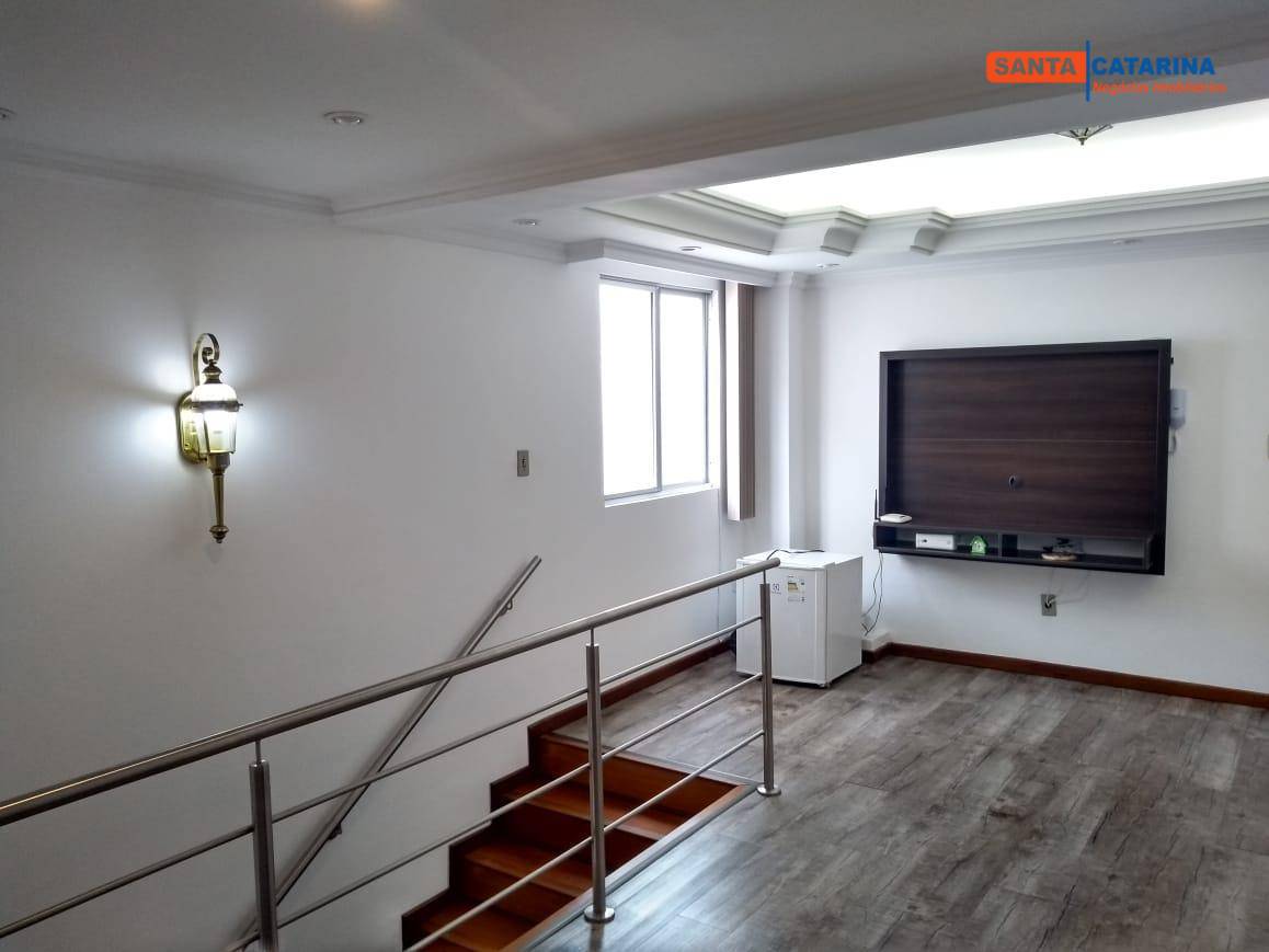 Apartamento à venda com 4 quartos, 180m² - Foto 1