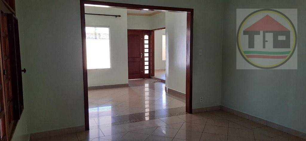 Casa para alugar com 3 quartos, 250m² - Foto 13