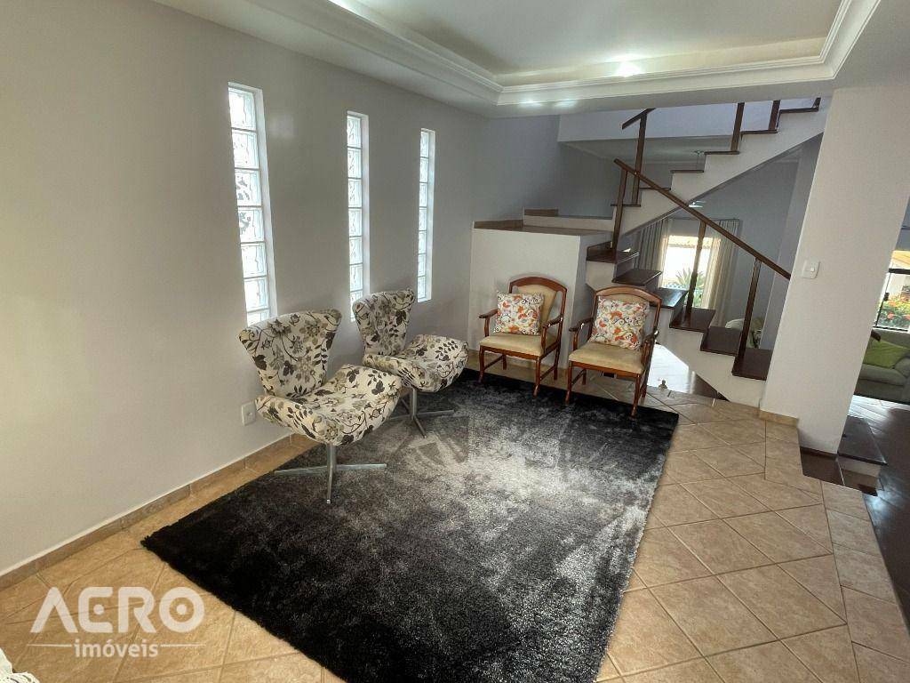 Casa de Condomínio à venda com 3 quartos, 341m² - Foto 4