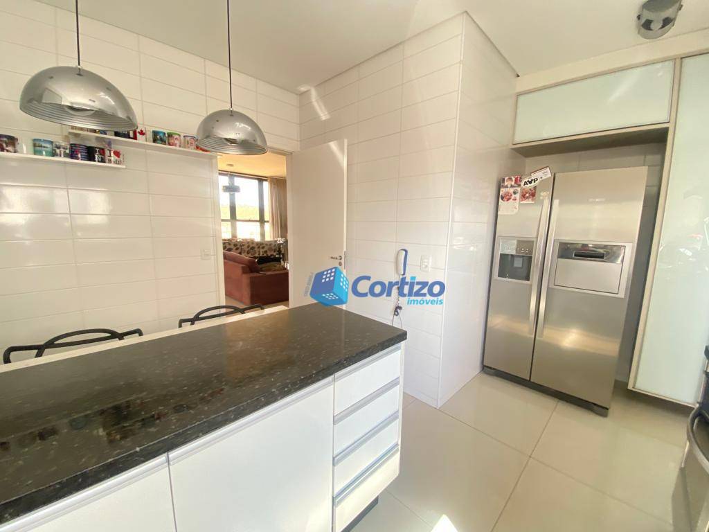 Apartamento à venda com 4 quartos, 211m² - Foto 19