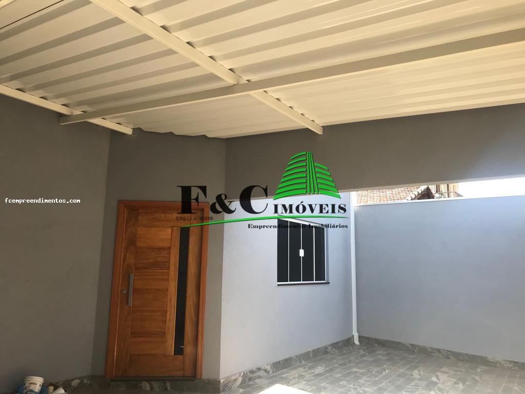 Casa à venda com 3 quartos, 250m² - Foto 2