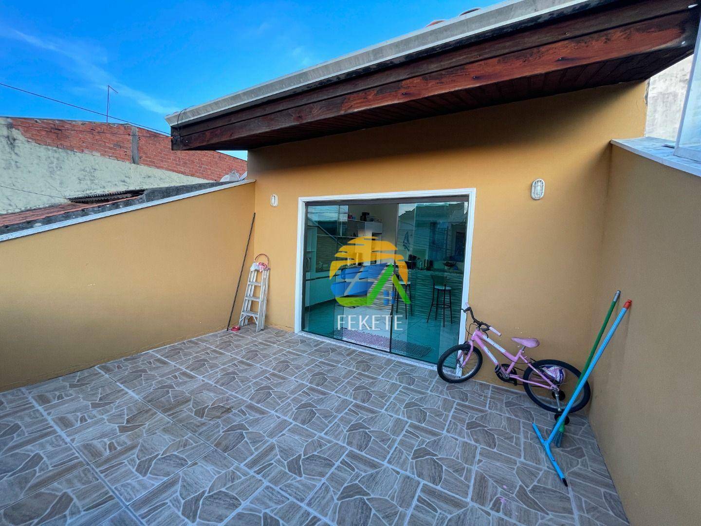 Sobrado à venda com 2 quartos, 128m² - Foto 1