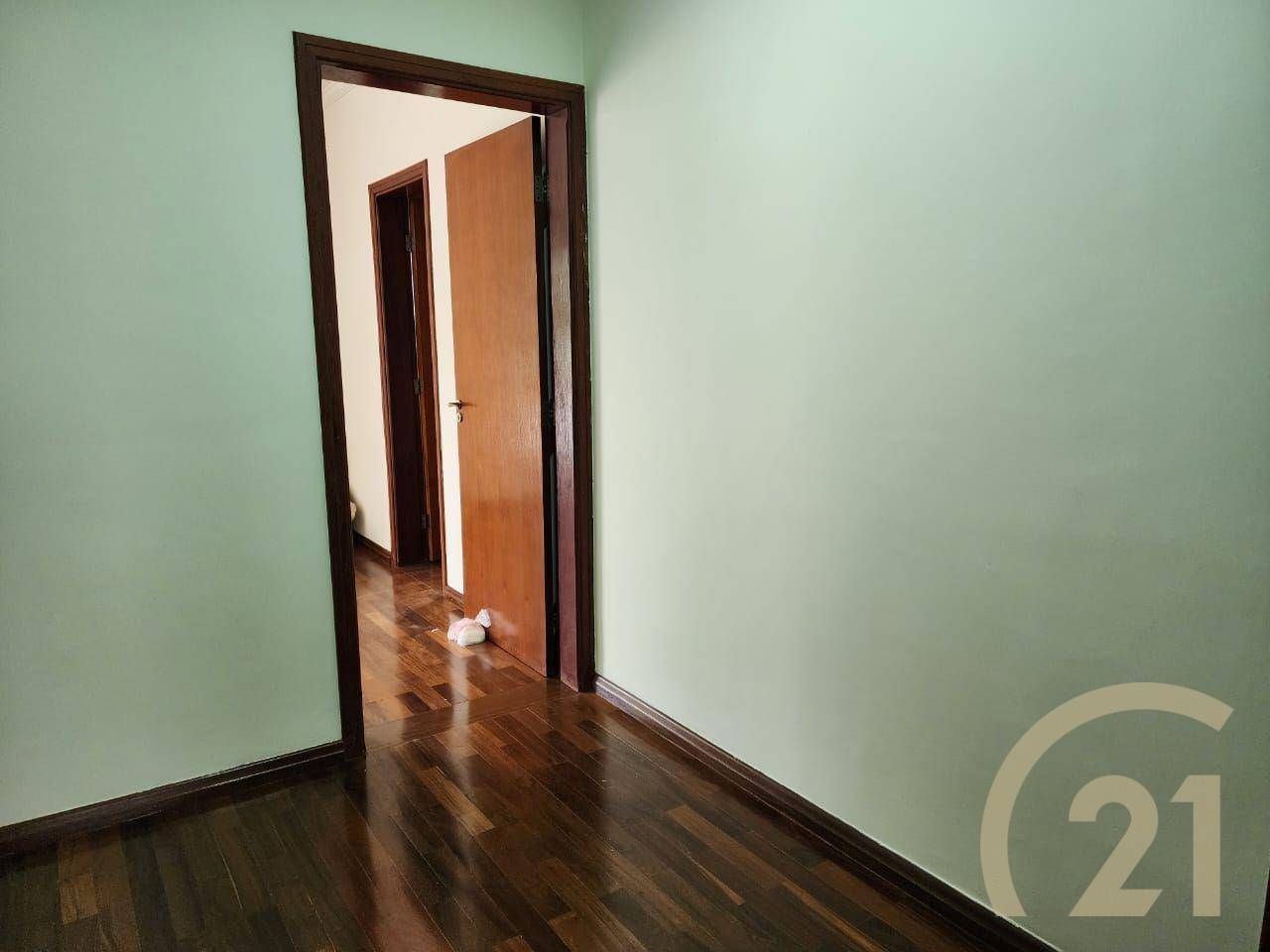 Casa de Condomínio para alugar com 4 quartos, 290m² - Foto 8