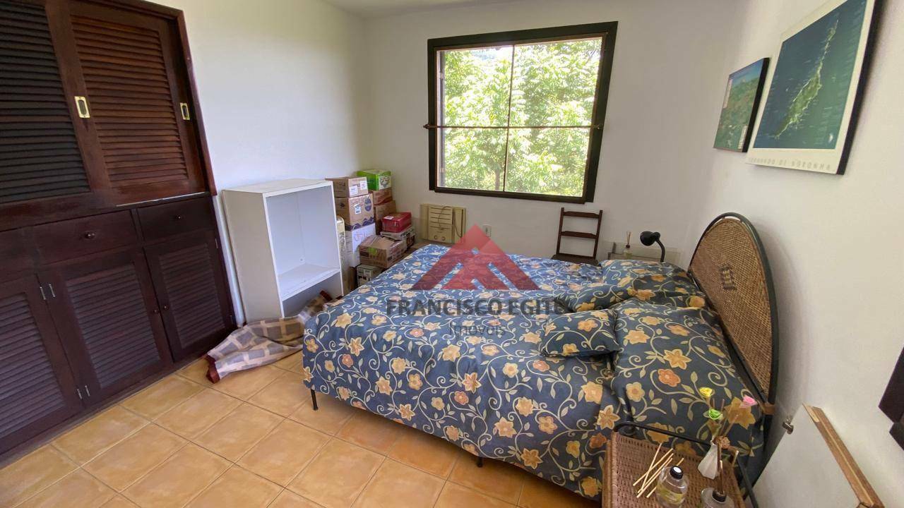 Casa à venda com 4 quartos, 250m² - Foto 15