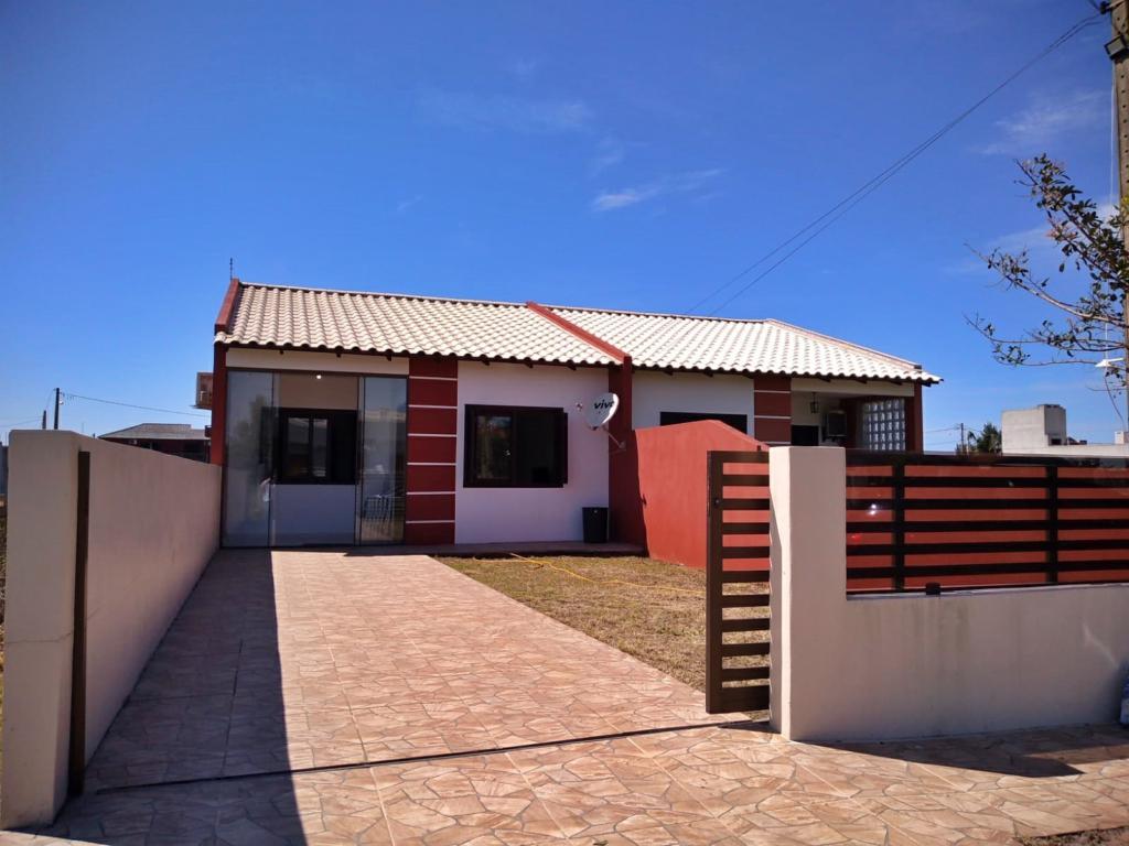 Casa à venda com 2 quartos, 78m² - Foto 1