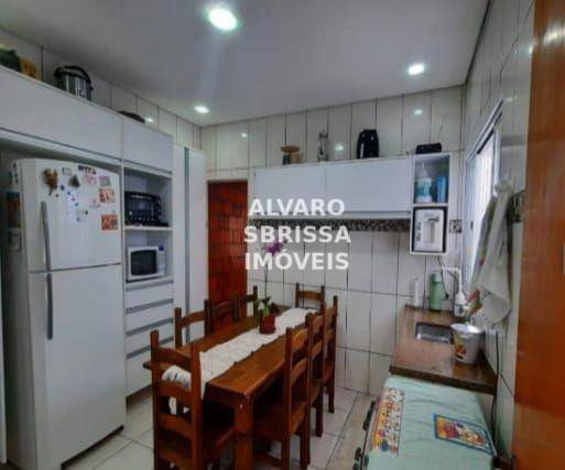 Casa à venda com 2 quartos, 97m² - Foto 1