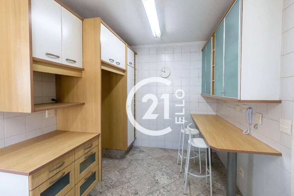 Apartamento para alugar com 3 quartos, 240m² - Foto 35