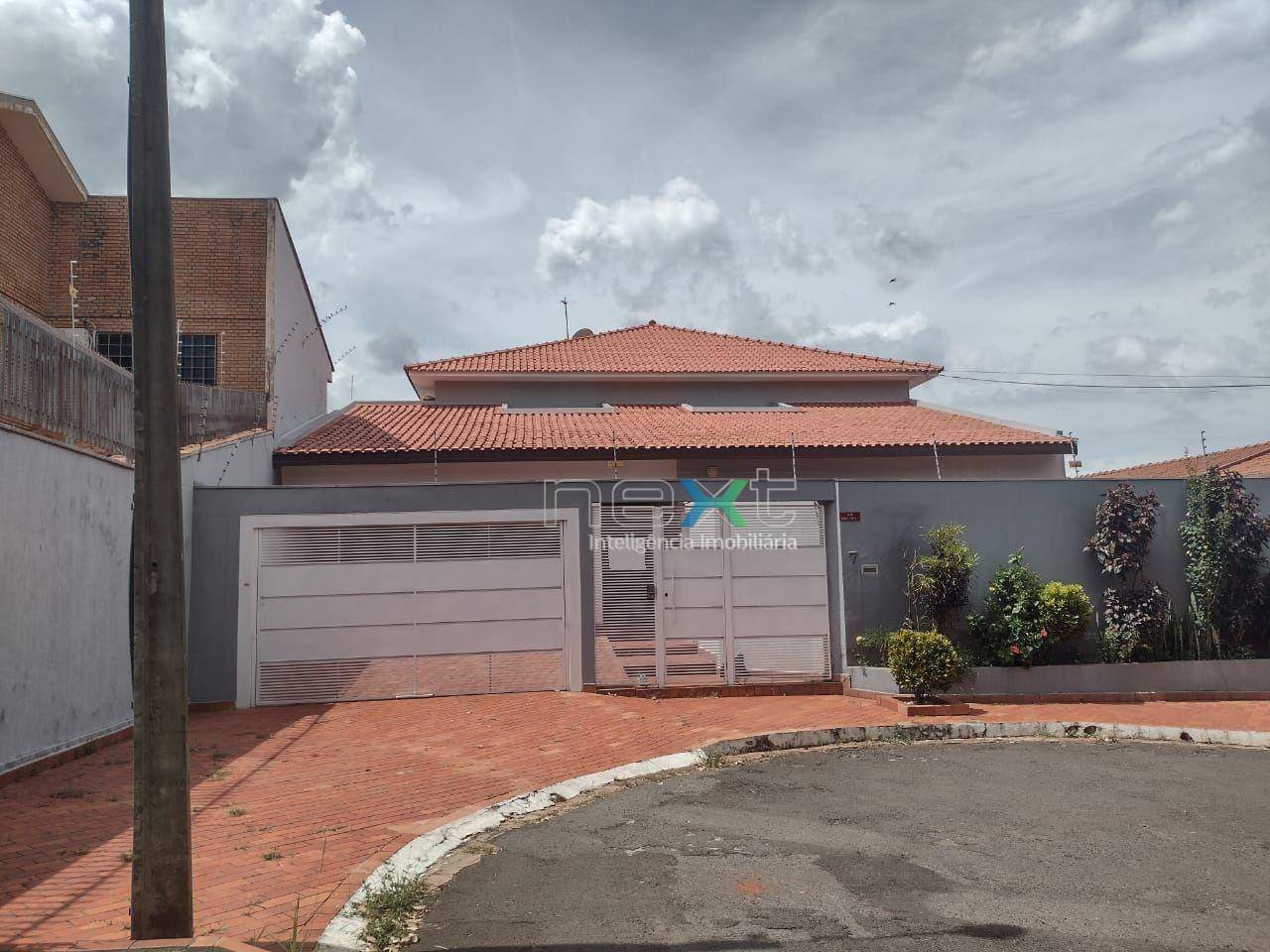 Sobrado à venda com 3 quartos, 550m² - Foto 1