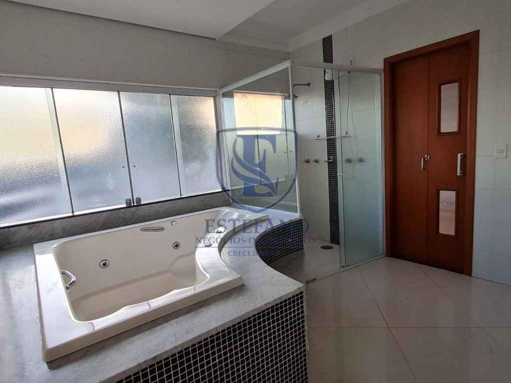 Casa para alugar com 4 quartos, 440m² - Foto 17