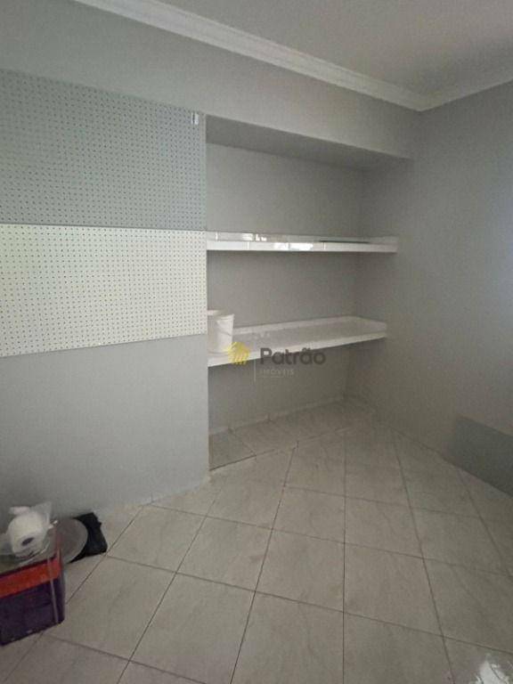 Casa de Condomínio para alugar com 4 quartos, 385m² - Foto 4