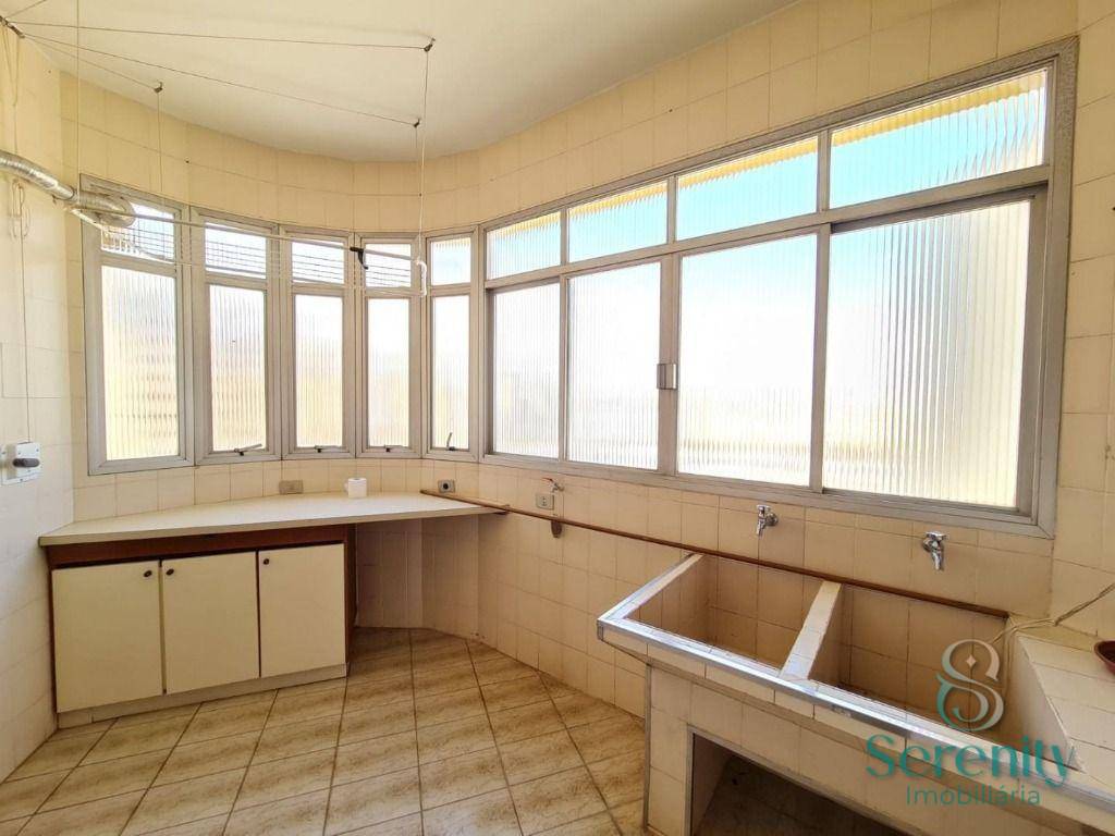 Apartamento para alugar com 4 quartos, 300m² - Foto 17