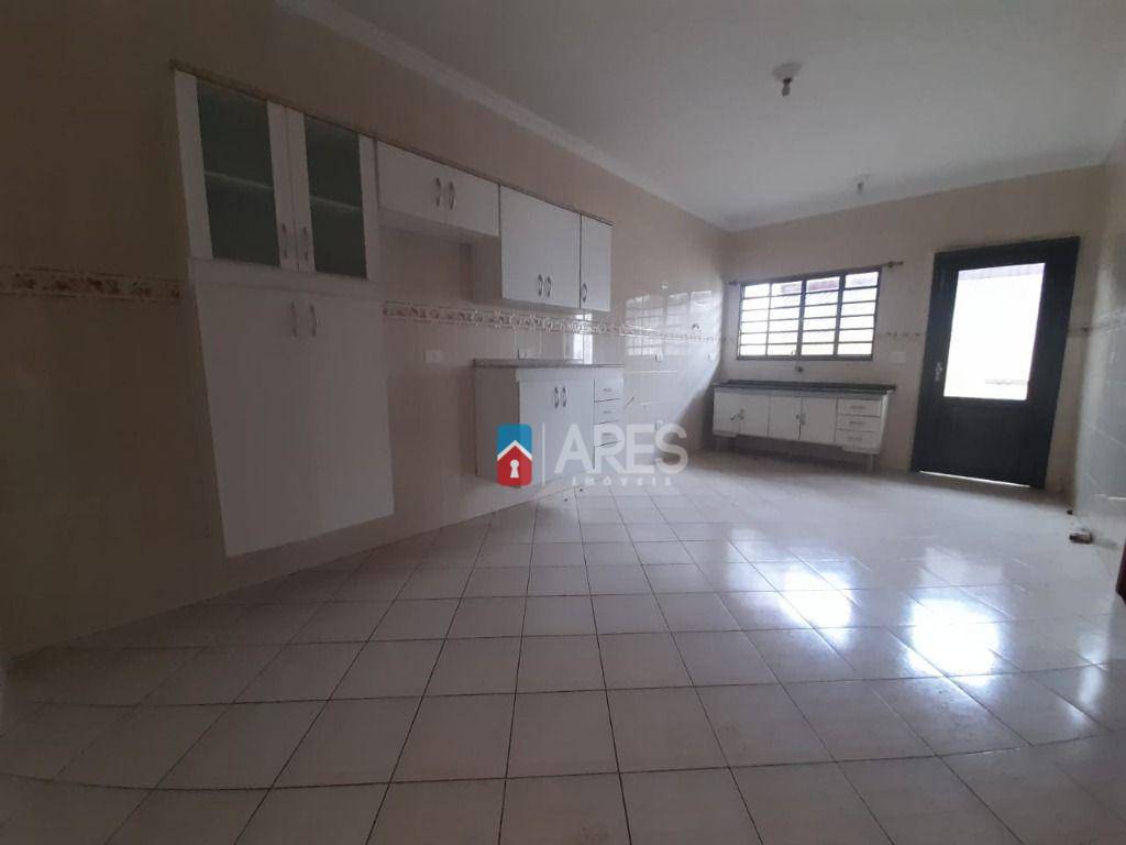 Casa para alugar com 3 quartos, 190m² - Foto 8