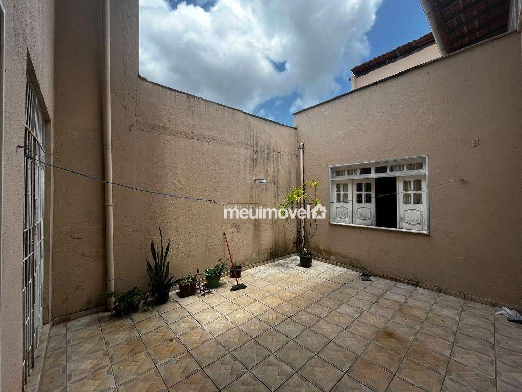 Casa à venda com 5 quartos, 230m² - Foto 17