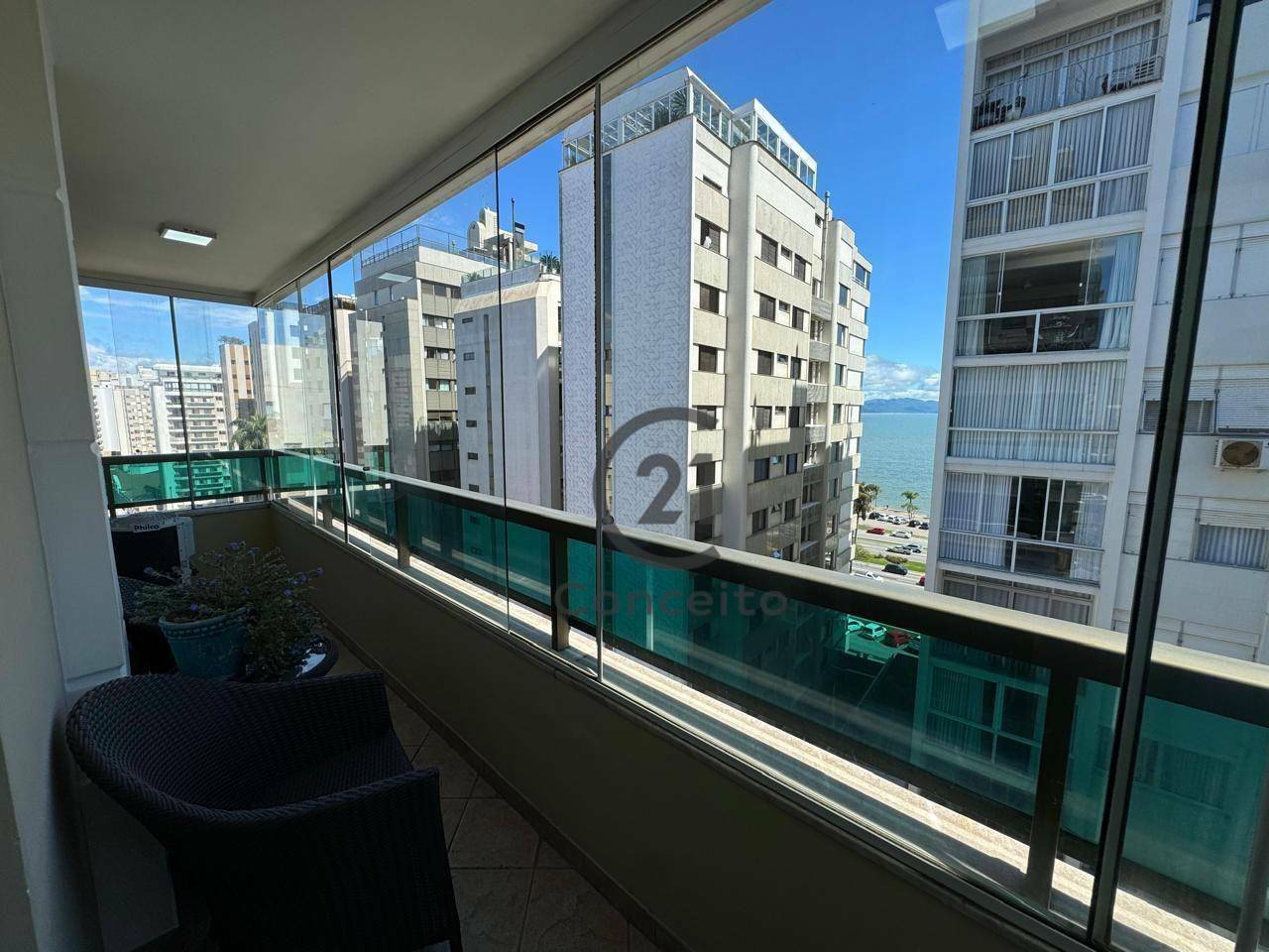 Apartamento à venda com 3 quartos, 110m² - Foto 2