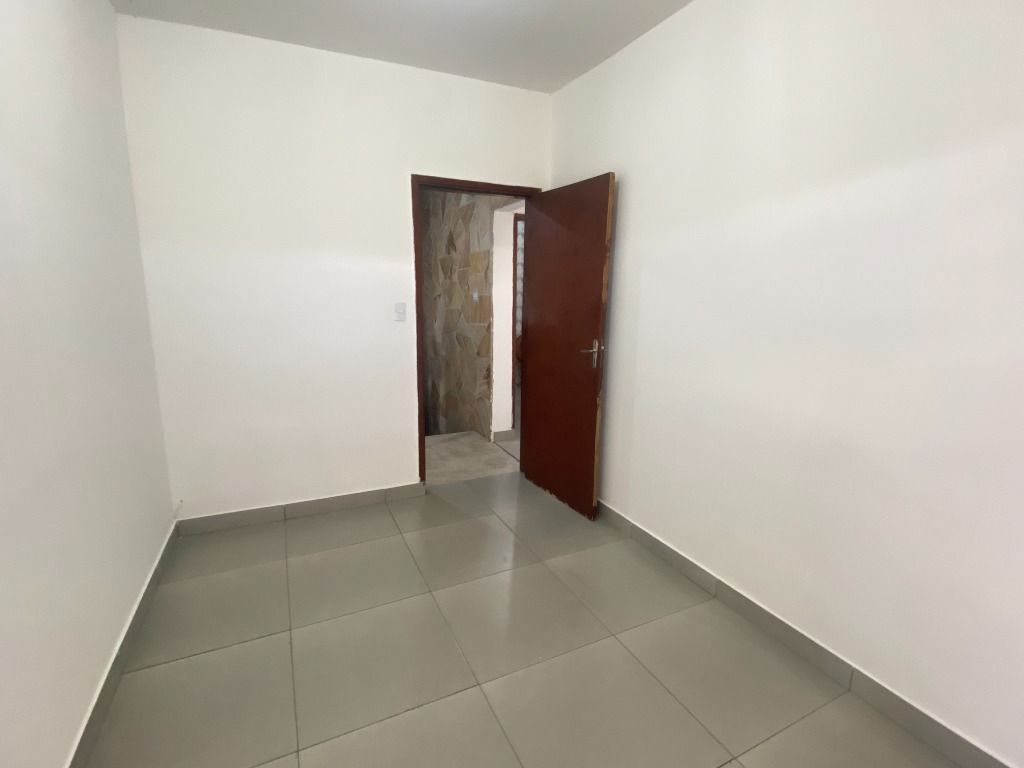 Casa para alugar com 3 quartos, 90m² - Foto 10