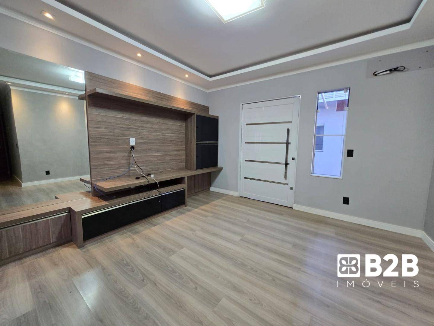Casa à venda com 3 quartos, 166m² - Foto 1