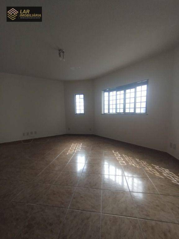 Casa para alugar com 4 quartos, 267m² - Foto 14