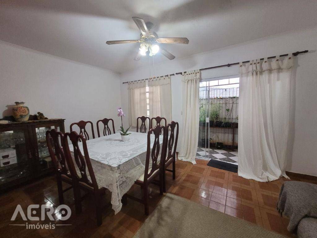 Casa à venda com 3 quartos, 287m² - Foto 2