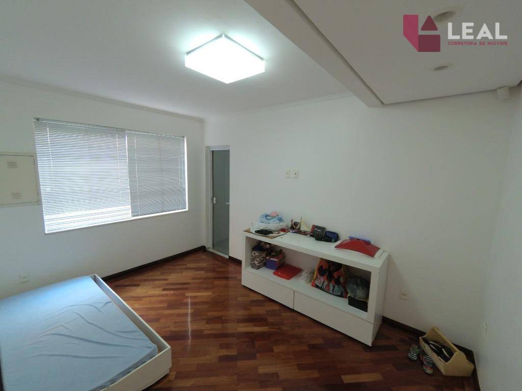 Casa à venda com 5 quartos, 340m² - Foto 10