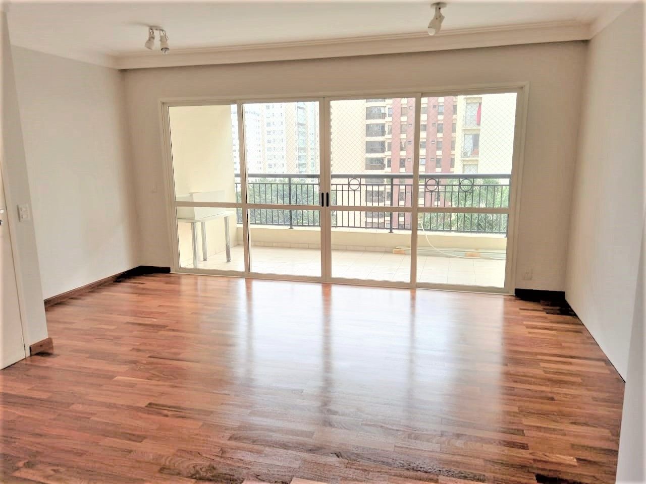 Apartamento à venda e aluguel com 3 quartos, 125m² - Foto 4