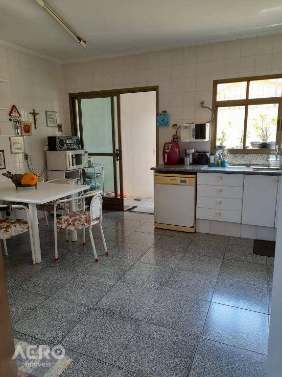 Casa à venda com 4 quartos, 250m² - Foto 20