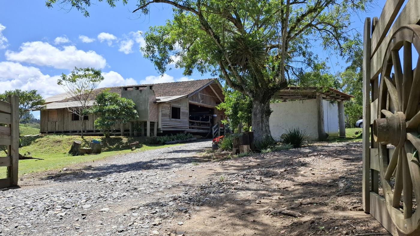 Fazenda à venda com 4 quartos, 1040000m² - Foto 1