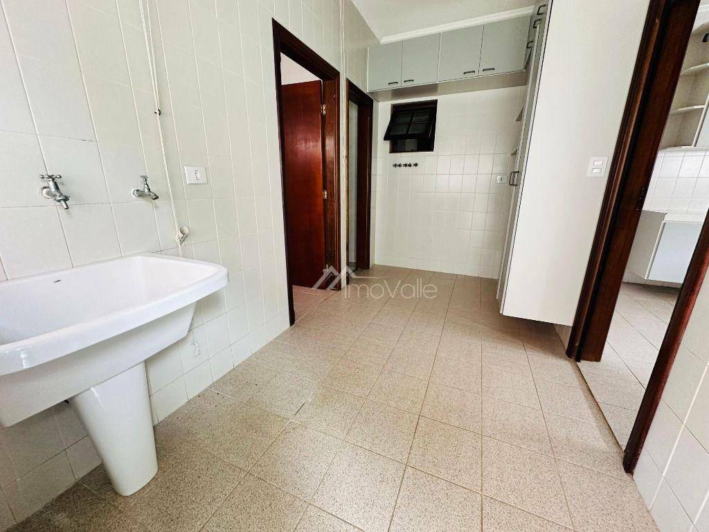 Casa de Condomínio para alugar com 4 quartos, 400m² - Foto 12