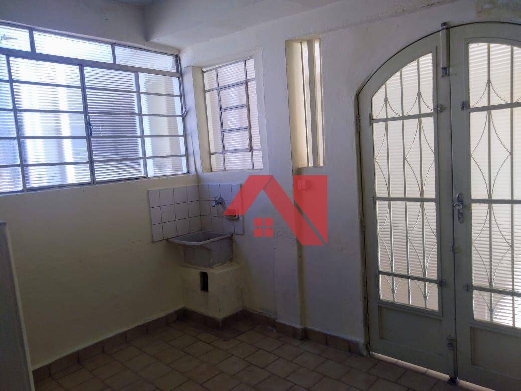 Casa para alugar com 6 quartos, 350m² - Foto 4