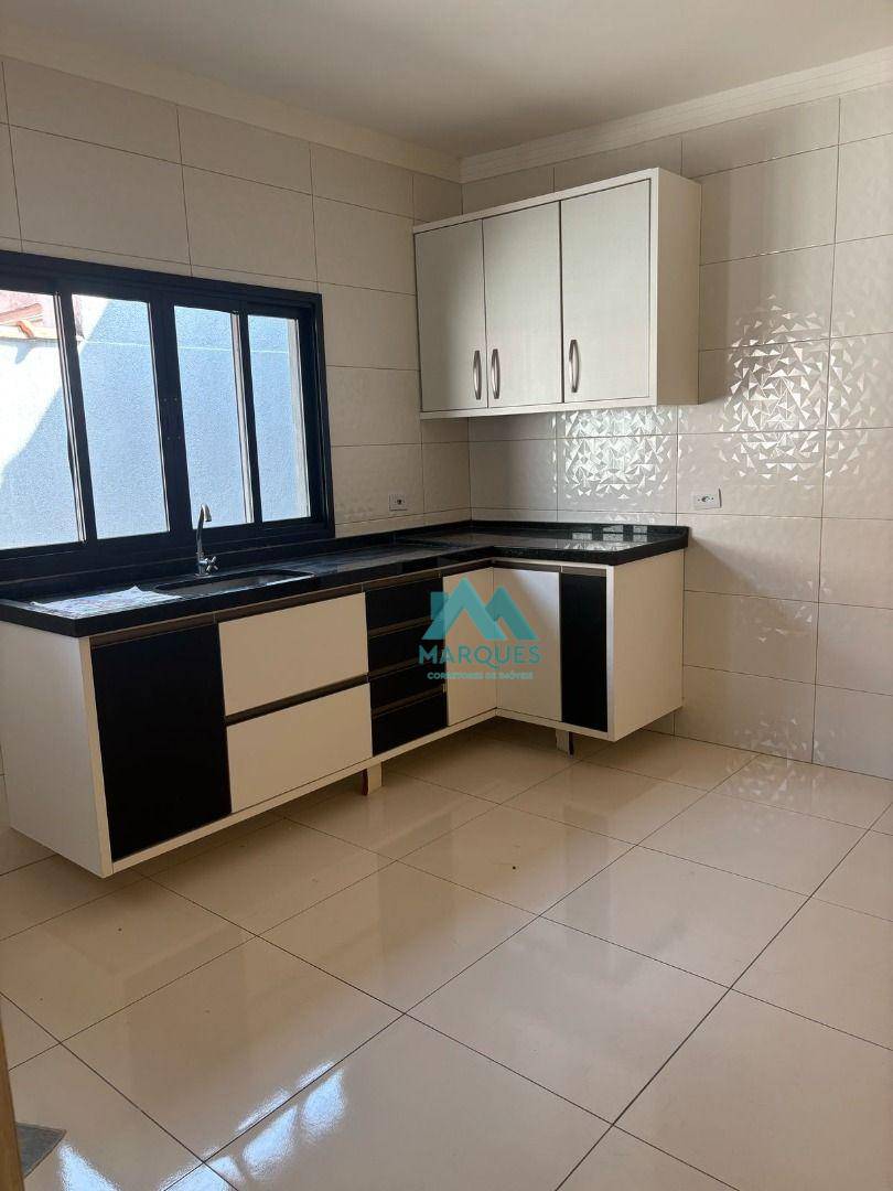Casa à venda com 3 quartos, 110m² - Foto 1