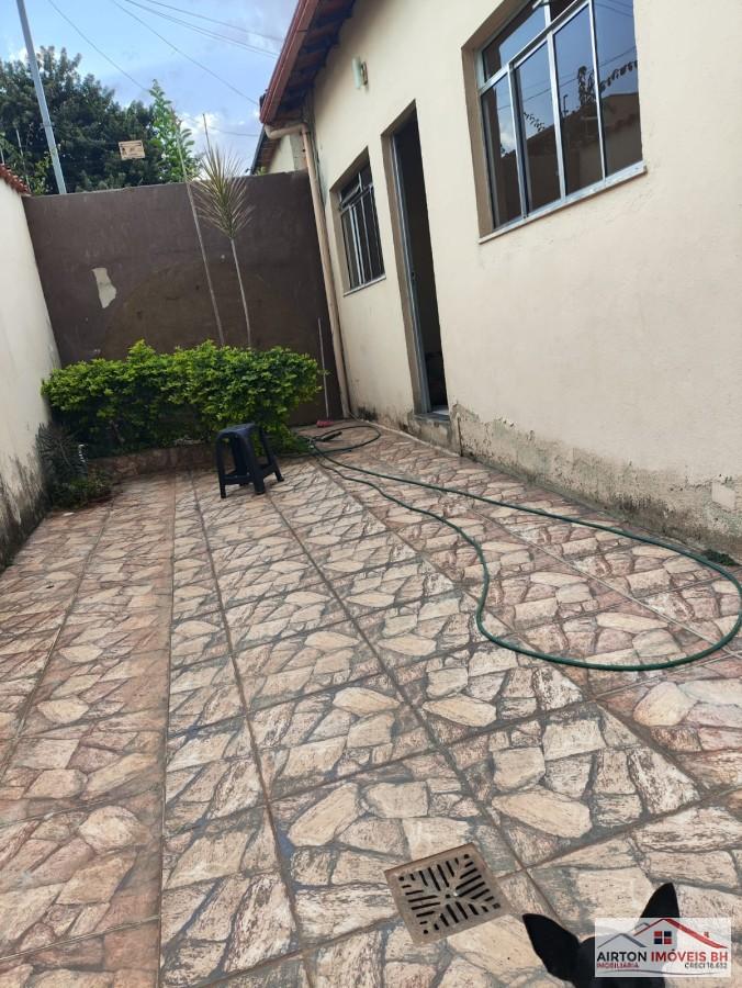 Casa à venda com 2 quartos, 120m² - Foto 2