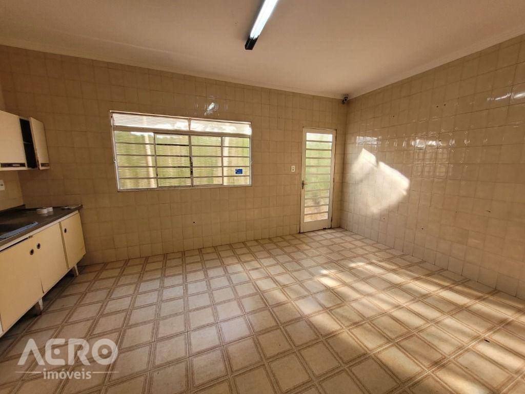 Casa à venda com 3 quartos, 200m² - Foto 10